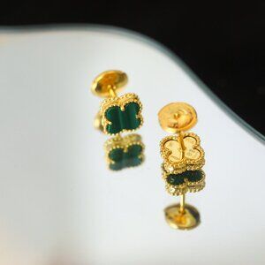 💎Van Cleef & Arpels 💎green earrings are elegant and noble💎